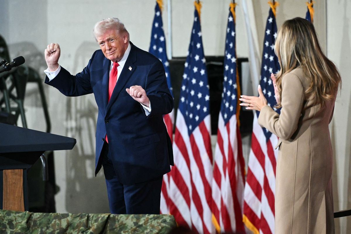 Bukan Barang Mewah Benda Rp 2 Juta Ini Jadi Simbol Loyalitas di Lingkaran Trump