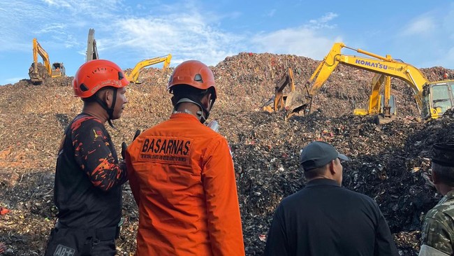 Pencarian Korban Longsor